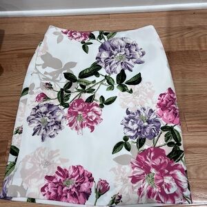 Ann Taylor Factory White Floral Pencil Skirt with Pink and Lavender Blooms